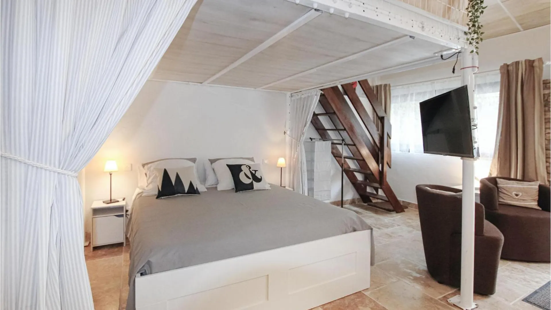 Beautiful Home In Carpentras 0*,